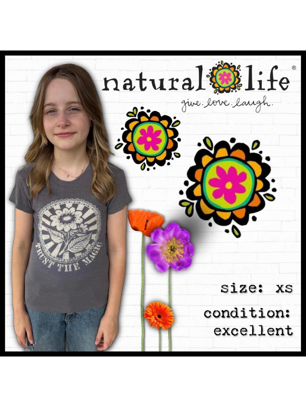 Natural Life Discontinued XS Gray 'Trust The Magic' Graphic T-Shirt